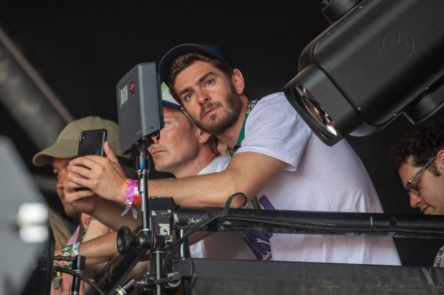 Alamy Live News. 2R98YNY Pilton, UK. Sunday 25 June 2023. Glastonbury Festival, andrew garfield watching Sophie Ellis-Bextor on the Pyramid Stage ? Jason Richardson / Alamy Live News This is an Alamy Live News image and may not be part of your current Alamy deal . If you are unsure, please contact our sales team to check.