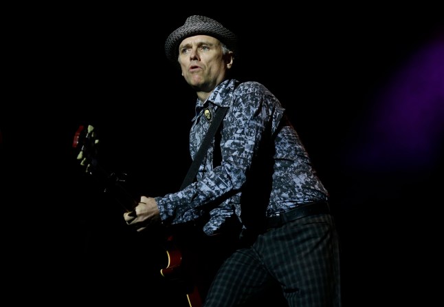 VILLA MARTELLI, ARGENTINA - NOVEMBER 13: Gary Mounfield of Primal Scream performs during a show as part of Music Wins Festival at Tecnopolis on November 13, 2016 in Villa Martelli, Argentina. (Photo by Gabriel Rossi/LatinContent via Getty Images)
